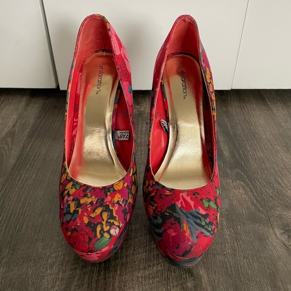 Xhilaration red floral platform heels 🌹 - Picture 7 of 9